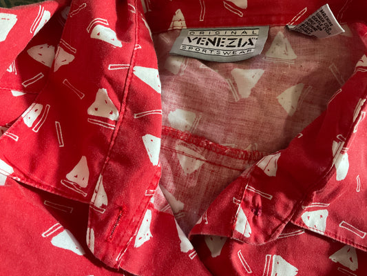 Saved by the Bell Venitzia Cotton Abstract Pizza Triangle White Print on Red Short Sleeve Button Up Size 1X/2X