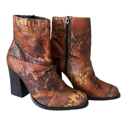 Mainstays Browns Vintage Velvet Printed Snakeskin Y2K Heeled Boots Size 7.5