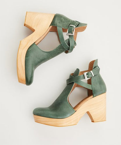 Free people clogs