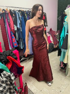 Strapless Duotone Shift Burgundy to Black Ball Gown Jessica McClintock